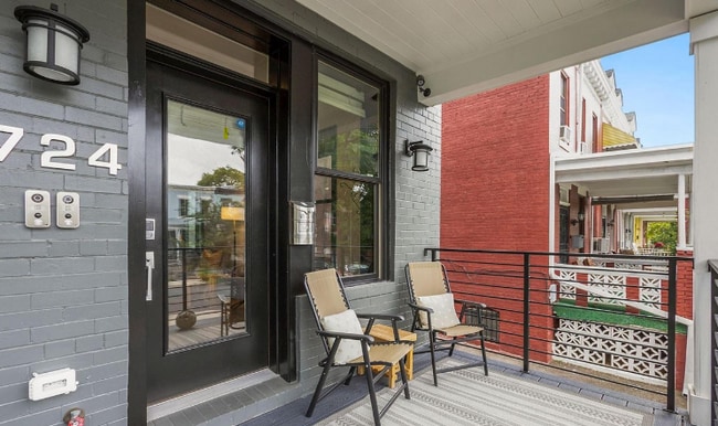 Building Photo - 724 Taylor St NW