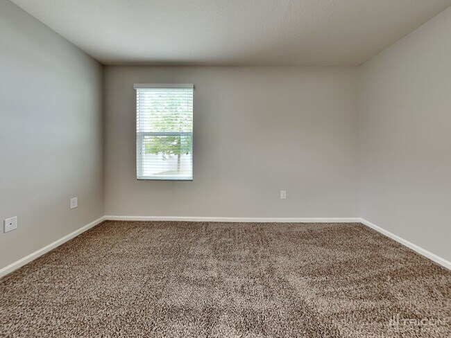 Building Photo - 2110 Pebble Point Dr
