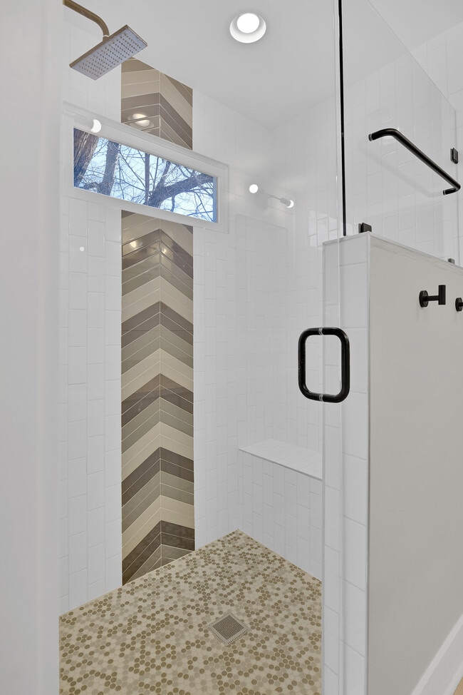 Building Photo - 368 Glenrose Ave