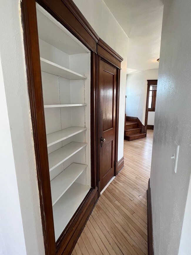 Building Photo - AVAILABLE JUNE - 4 Bed 1.5 Bath Home in Superior