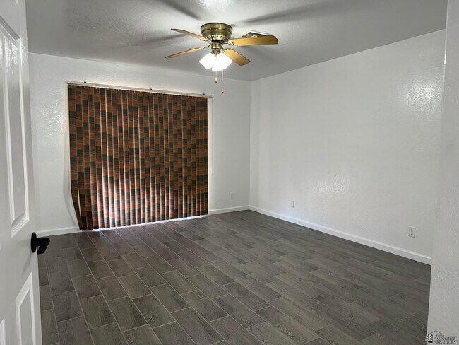 Building Photo - 10636 S Del Vista Dr