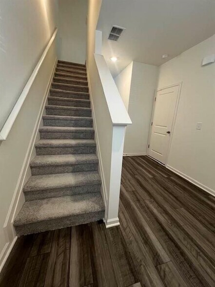 Building Photo - 111 Rivington Dr