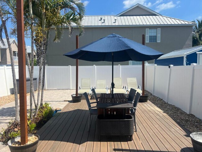 Building Photo - 354 Chandler St