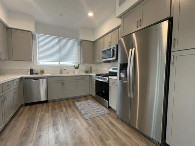Building Photo - State of the Art, 2 bed 2.5 bath Luxury Condo in Ventura!