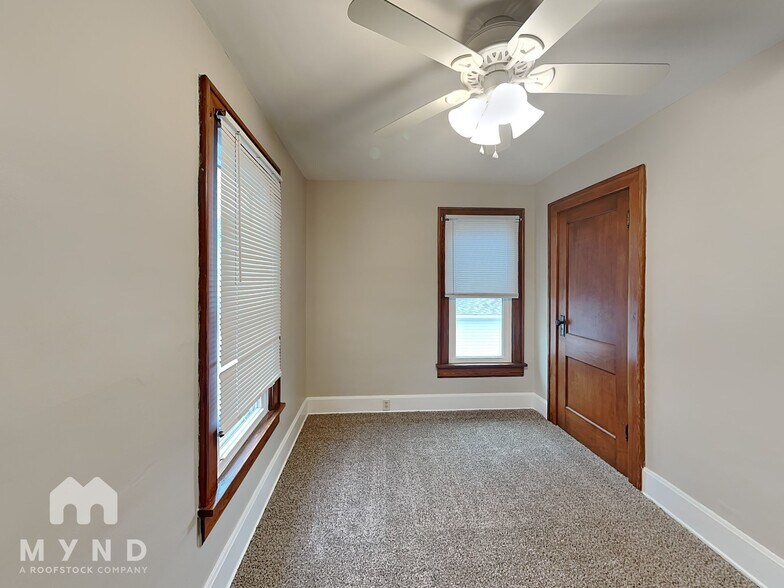 Building Photo - 215 Wilson Ave