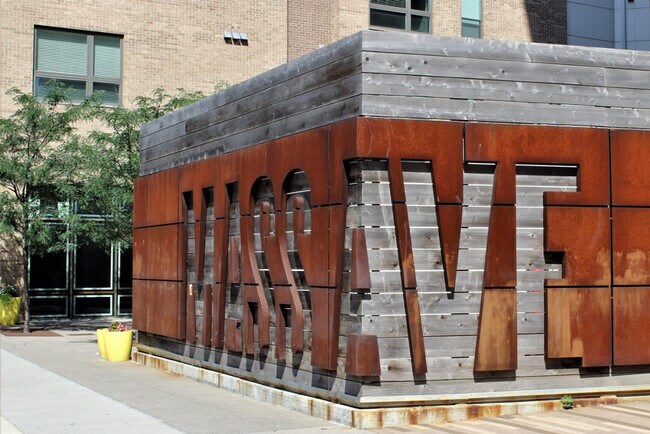 Building Photo - 615 N East St