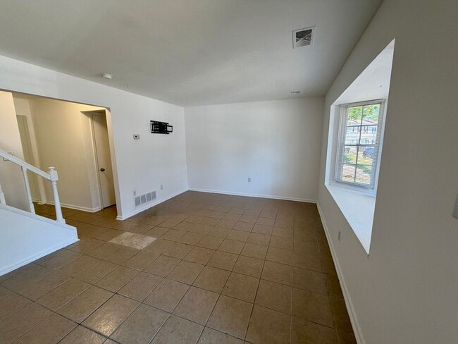 Building Photo - 68 Village Dr
