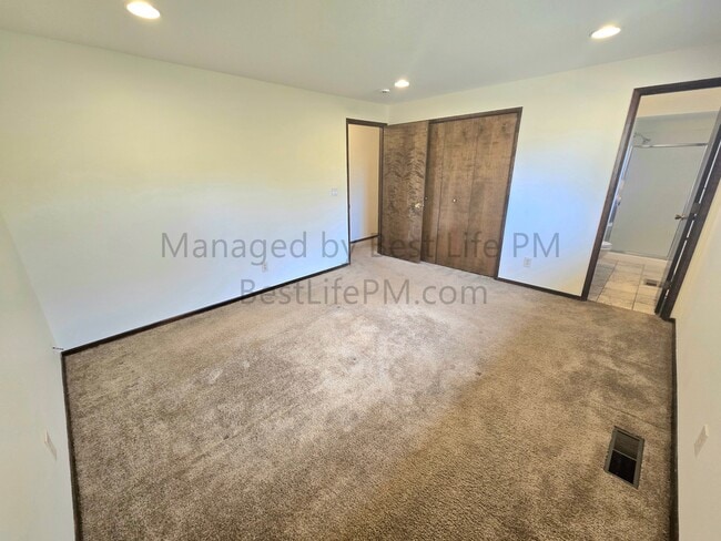 Building Photo - 2575 NW 119th Pl