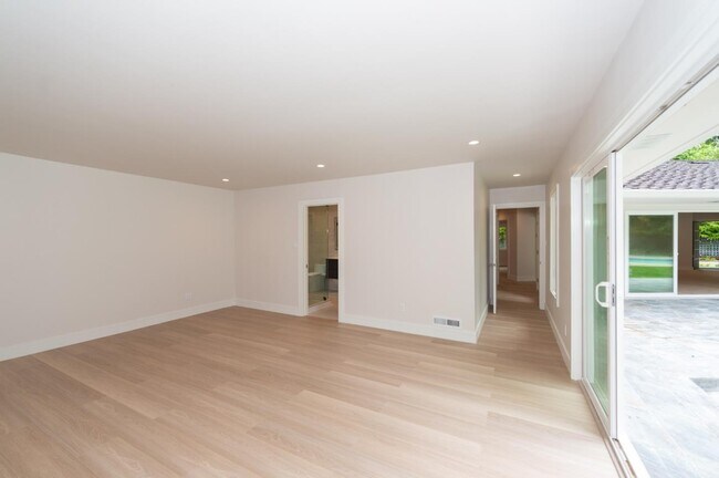 Building Photo - 9 Odell Pl