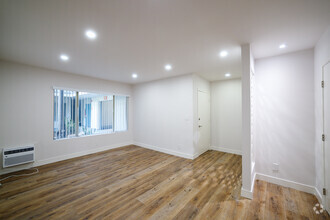 Building Photo - Shiny and NEW! Newly Reno'd 940 Sqft 2 Bed...