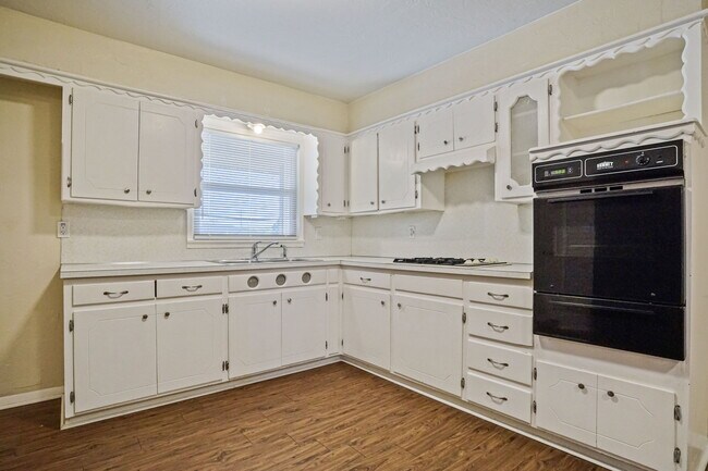 Building Photo - 4425 NW 31st St