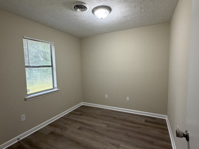 Building Photo - 1705 Cedar Shoals Dr