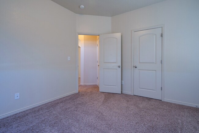 Building Photo - Spacious 3 Bedroom Corner Lot Home Near So...