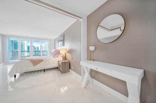 Building Photo - 1717 N Bayshore Dr