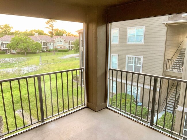 Building Photo - NEW-Remodeled bathroom & kitchen! NEW VINYL PLANK flooring & fresh paint! 2 bedroom 1 bath condo ...