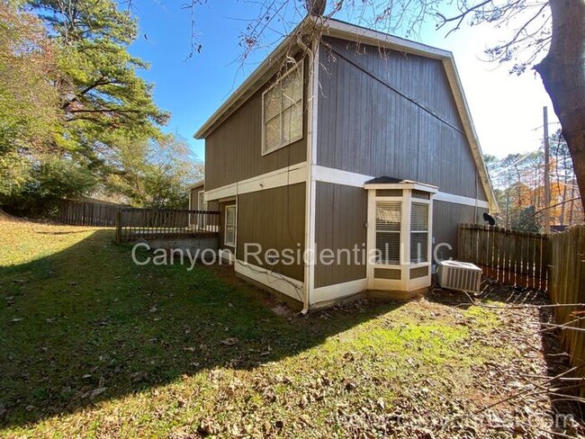 Building Photo - Recently Renovated!!Beautiful 3BR home.