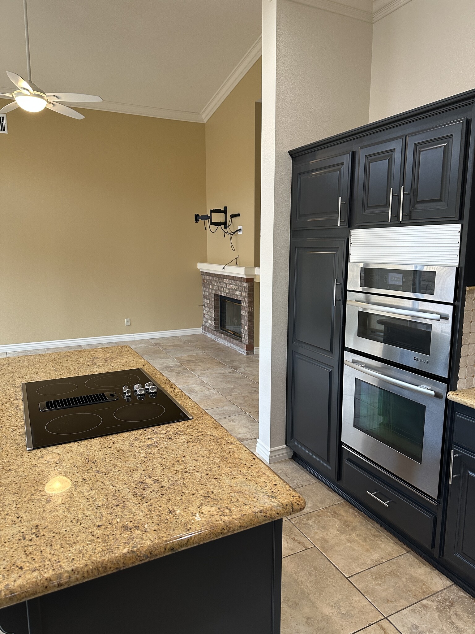 Building Photo - 15400 Zaharias St