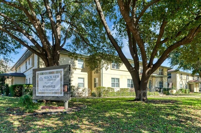 Building Photo - 4722 El Campo Ave