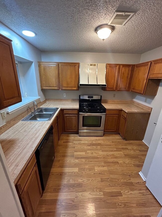 Building Photo - 3702 Bond St