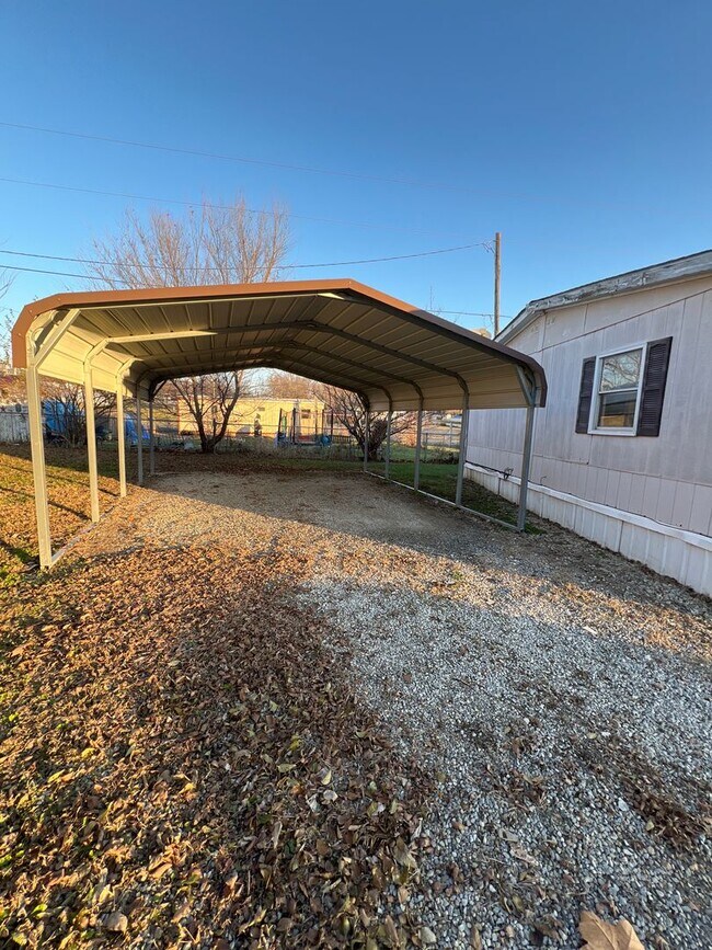 Building Photo - 1208 Oak St