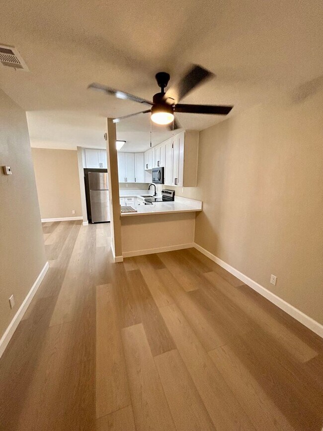 Building Photo - Beautiful Remodeled 2 bedroom 1 bath