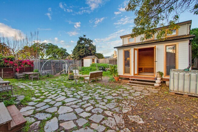 Building Photo - 1418 Marshall St