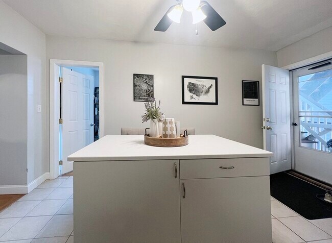 Building Photo - 126 Everett St