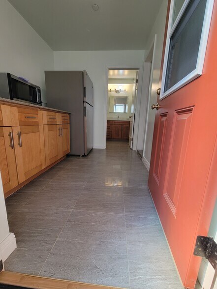 Building Photo - 614 Grand Ave