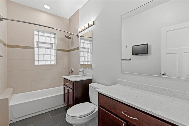 Building Photo - 4912 N Washtenaw Ave