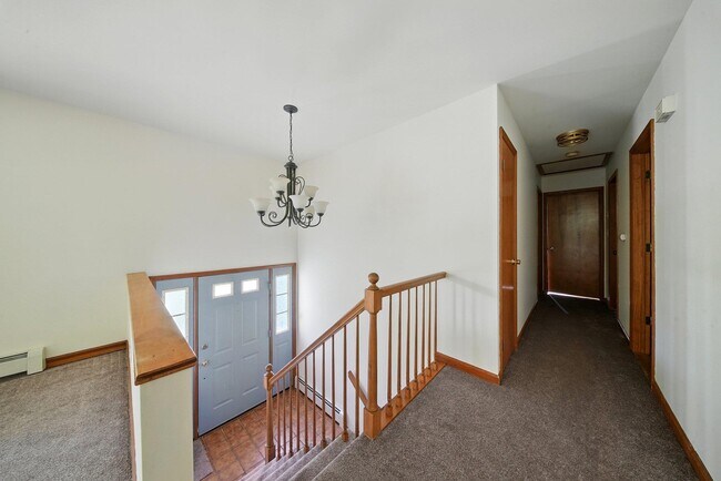 Building Photo - 501 Burlingham Rd
