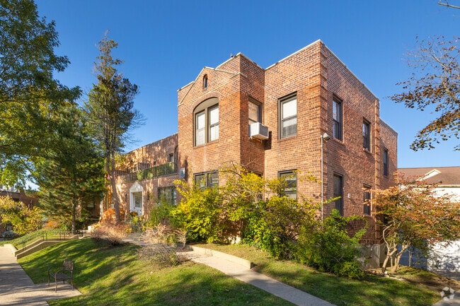 4001 Little Neck Parkway - Westmoreland Apt Corp.