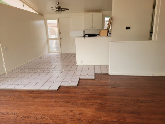 Building Photo - 3 bd | 1 ba | 1,037 sqft