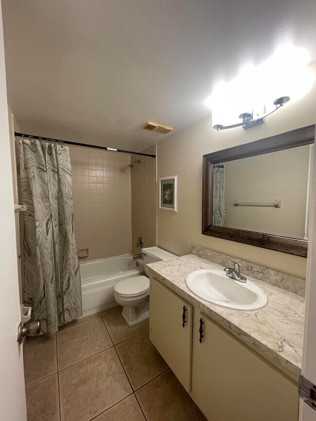 Building Photo - 450 Egret Cir