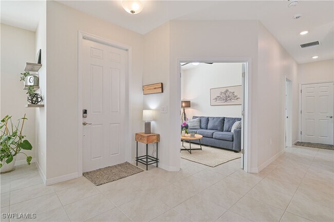 Building Photo - 3013 Royal Gardens Ave