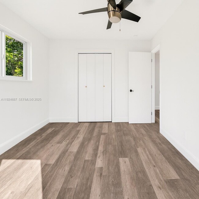 Building Photo - 1520 NE 14th Terrace