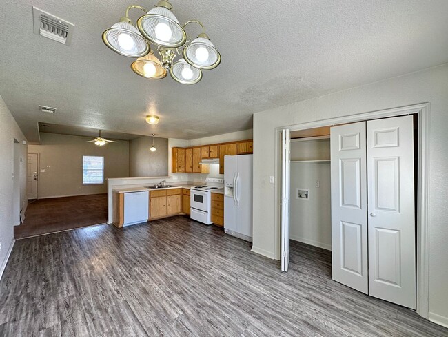 Building Photo - 3803 El Paso Dr