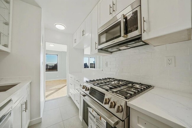 Building Photo - 460 E 79th St