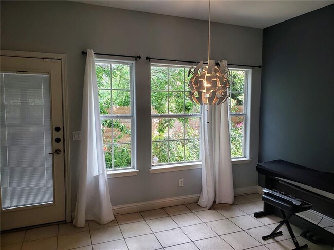 Building Photo - 7304 Grand Canyon Dr