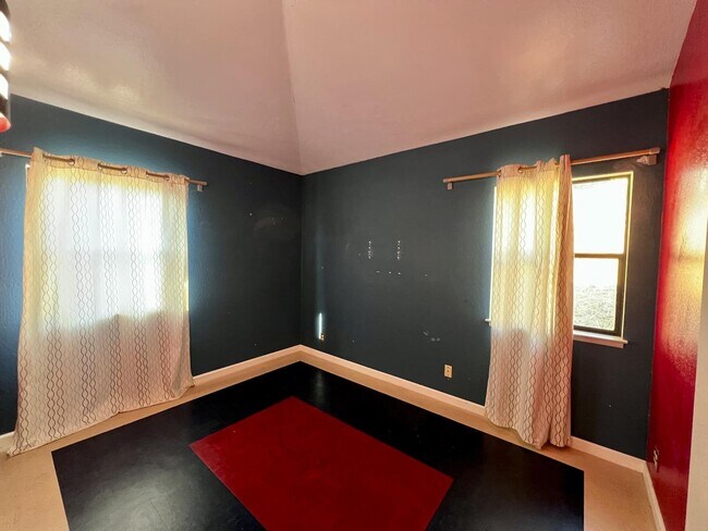 Building Photo - 121 Scenic Dr