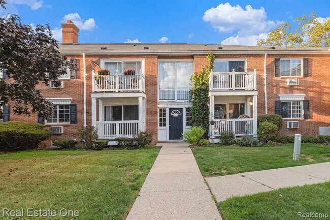 Building Photo - 2420 Parmenter Blvd