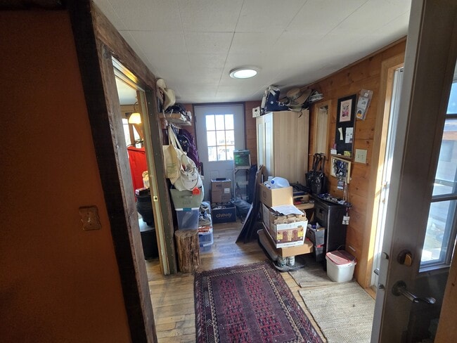 Building Photo - 417 E Tamarack St