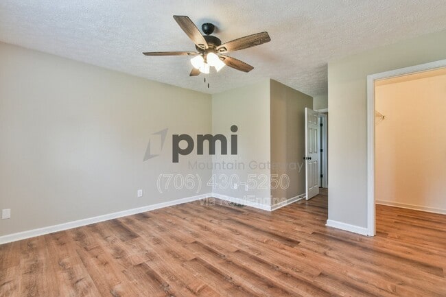 Building Photo - 138 Sunset Oaks Dr