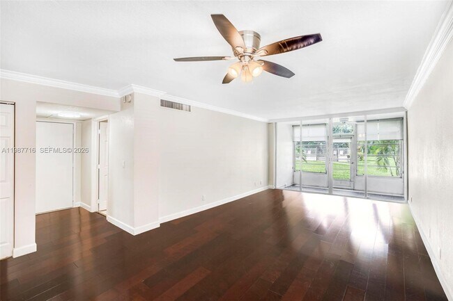 Building Photo - 9450 Live Oak Pl