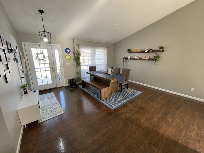 Building Photo - Charming 3-Bed, 3-Bath with 1822 Sq. Ft. i...