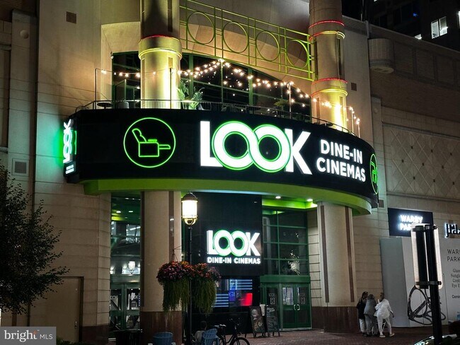 Building Photo - 1701 Lake Shore Crest Dr