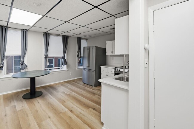 Building Photo - 20-24 Main St - Unit 3