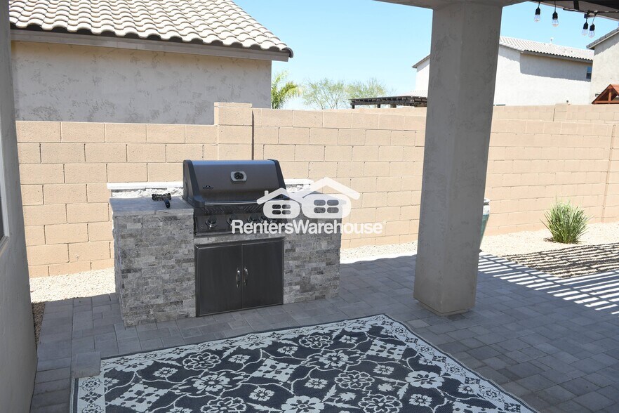 Building Photo - 3048 W Thorn Tree Dr