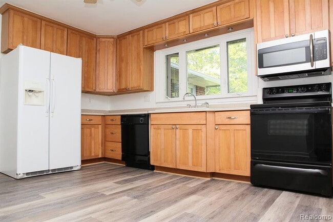 Building Photo - 5900 Wright Dr