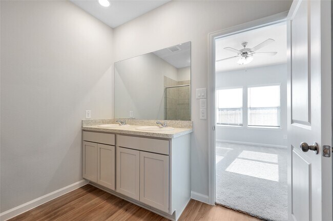 Building Photo - 16632 Aurora St