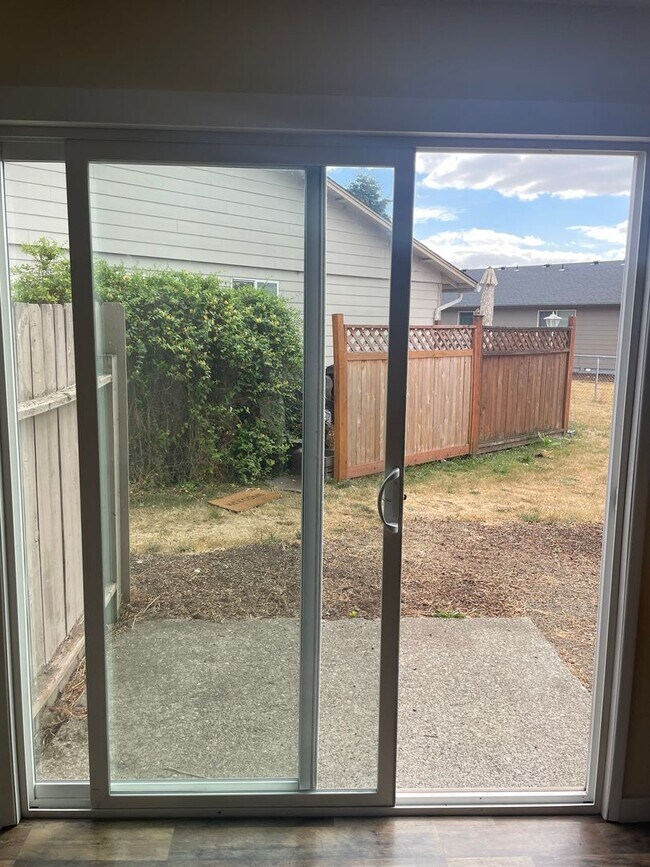 Building Photo - 00340-1554/1555 Wedgewood